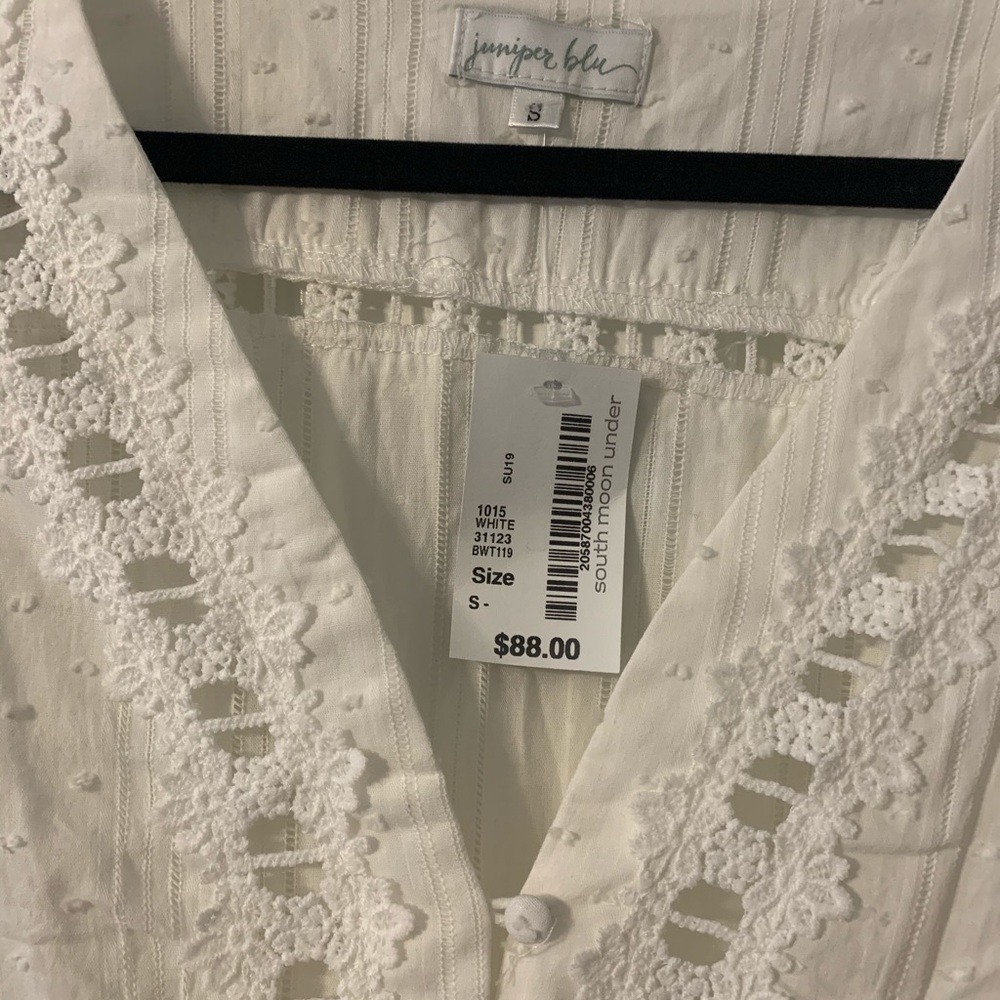 White eyelet top - Picture 2 of 3